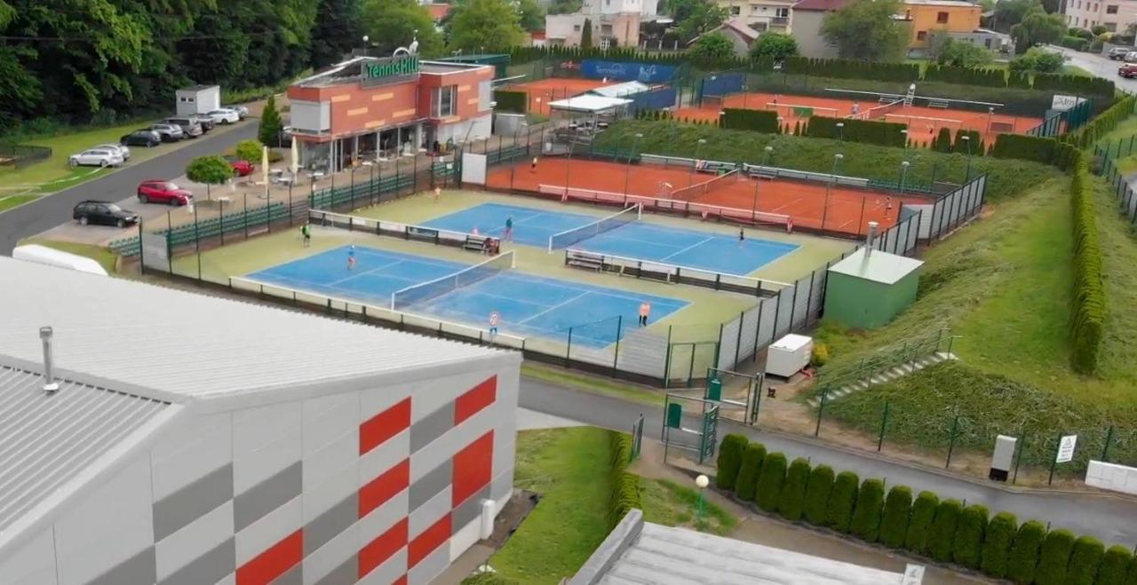 Tennishill Havířov Bagian luar foto
